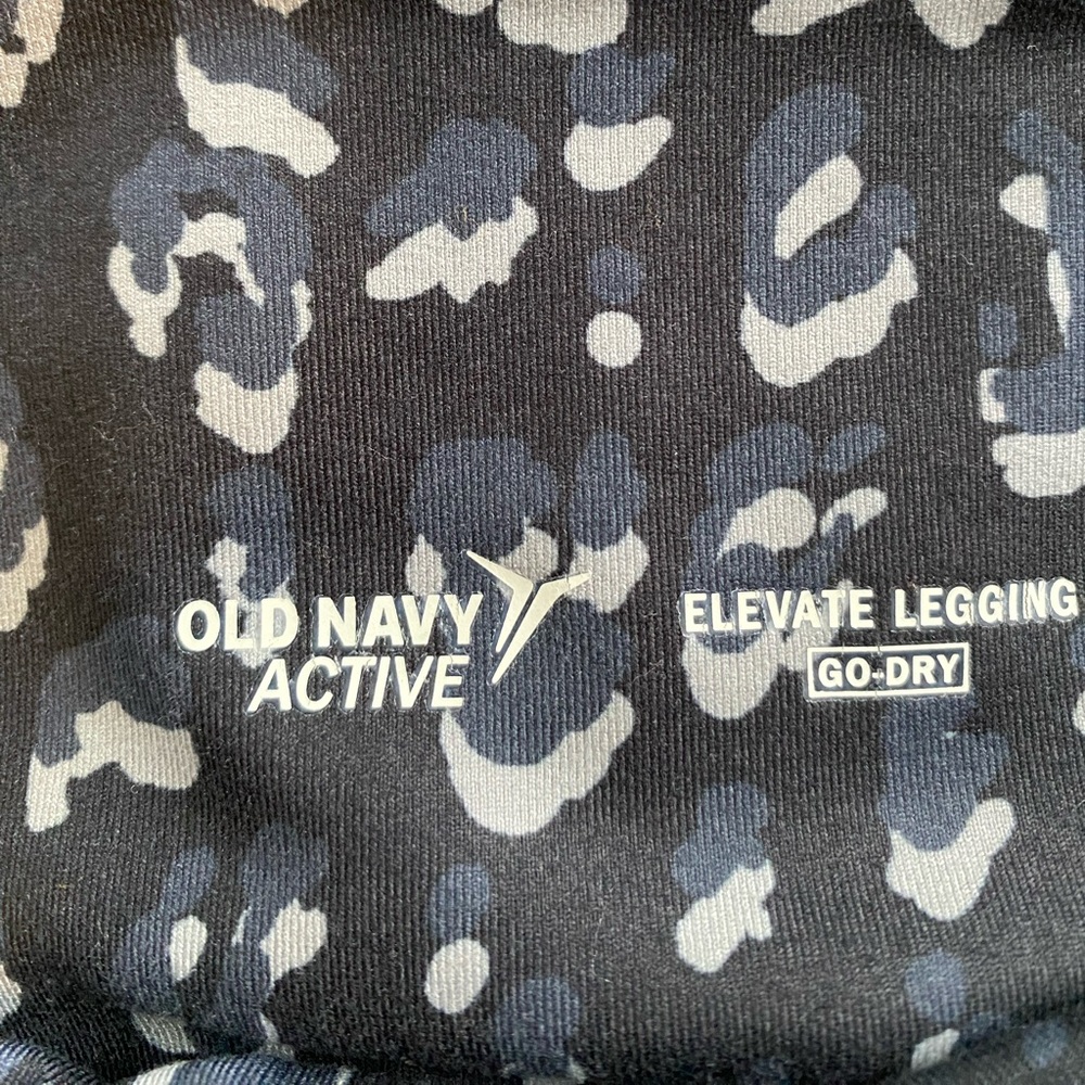 Old Navy Active, go-dry XS black and grey leopard print elevate leggings. - Picture 5 of 7